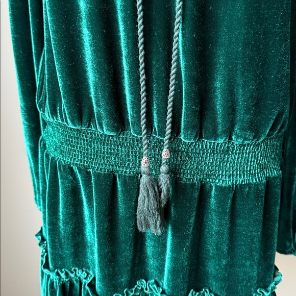 Listicle Emerald Green Velvet Dress - Picture 4 of 12